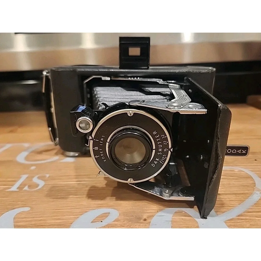 Vintage 1940's Kodak Vigilant Junior Six-20 Folding‎ Camera w/ Box - Untested